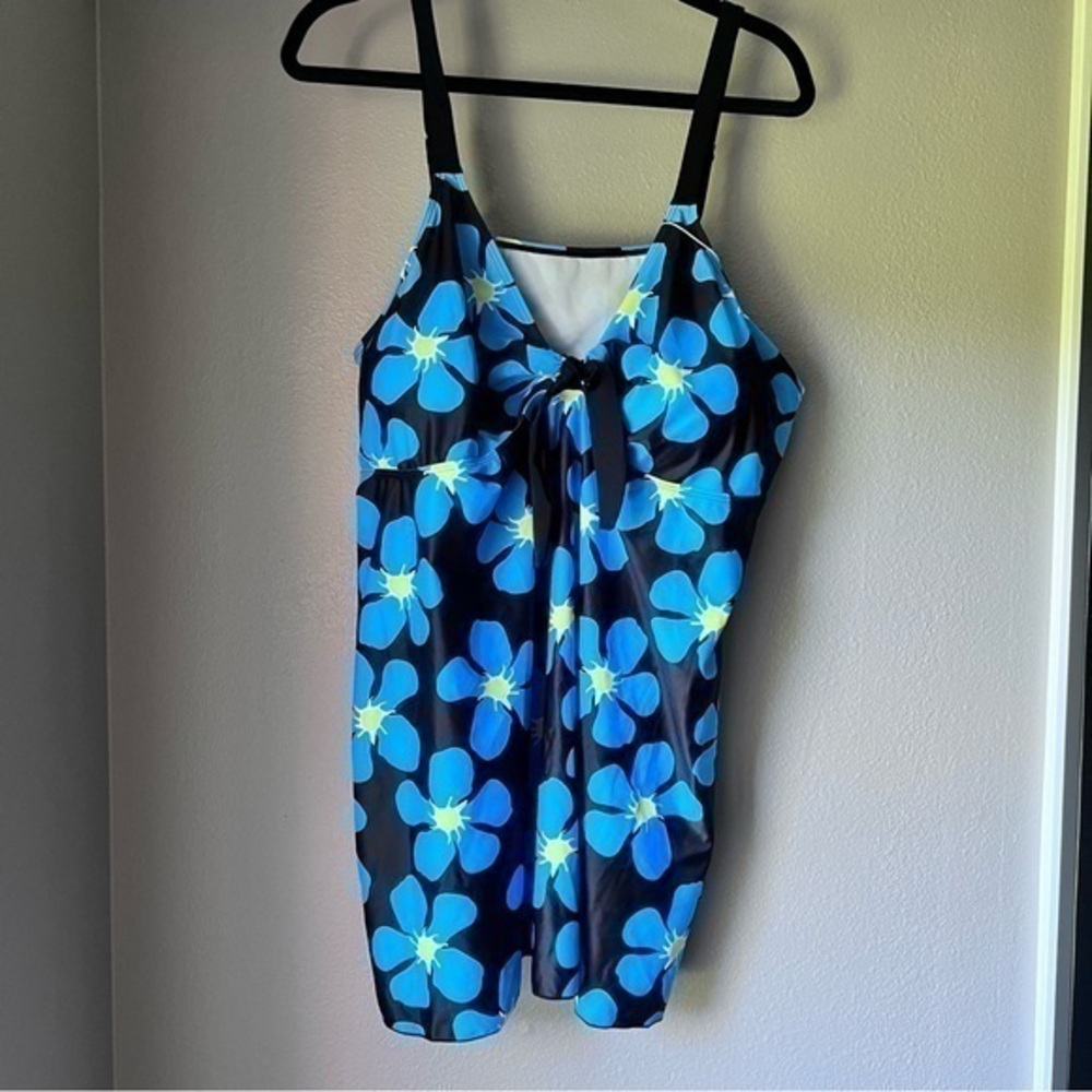 NWT Rose Gal women’s swim top size 5X (24)